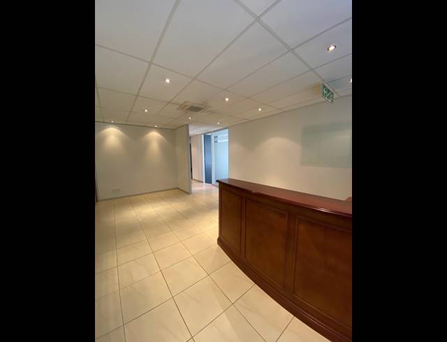 701M² OFFICE TO LET IN BRYANSTON